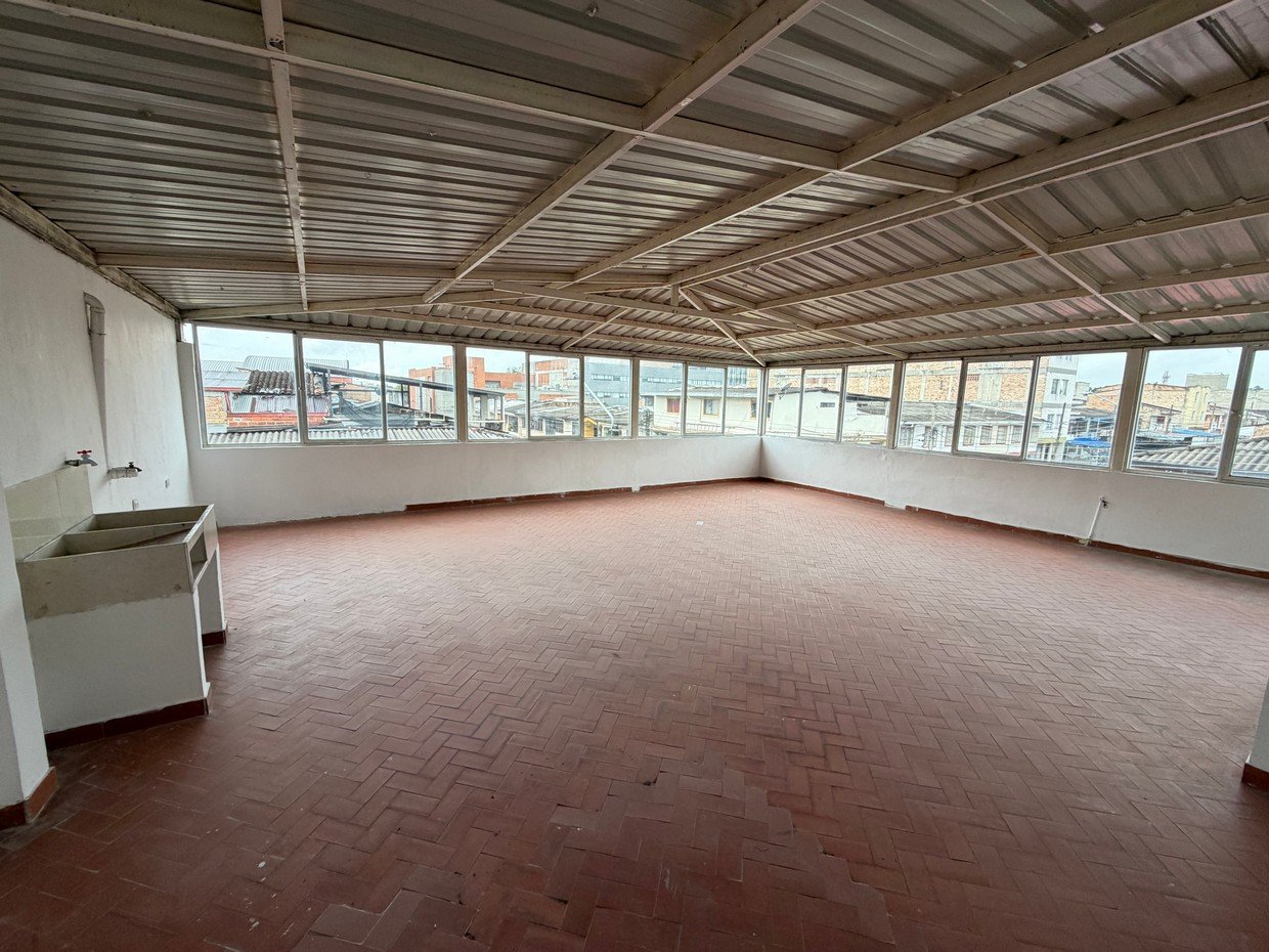 CASA ESQUINERA LAS AMERICAS