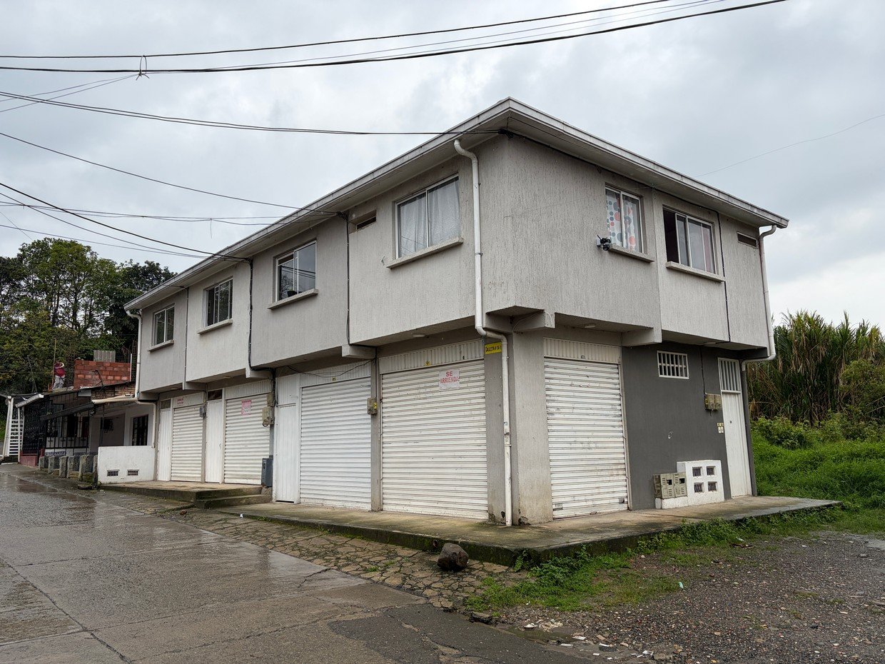 PROPIEDAD COMERCIAL YANACONAS 4 LOCALES 2 APTOS