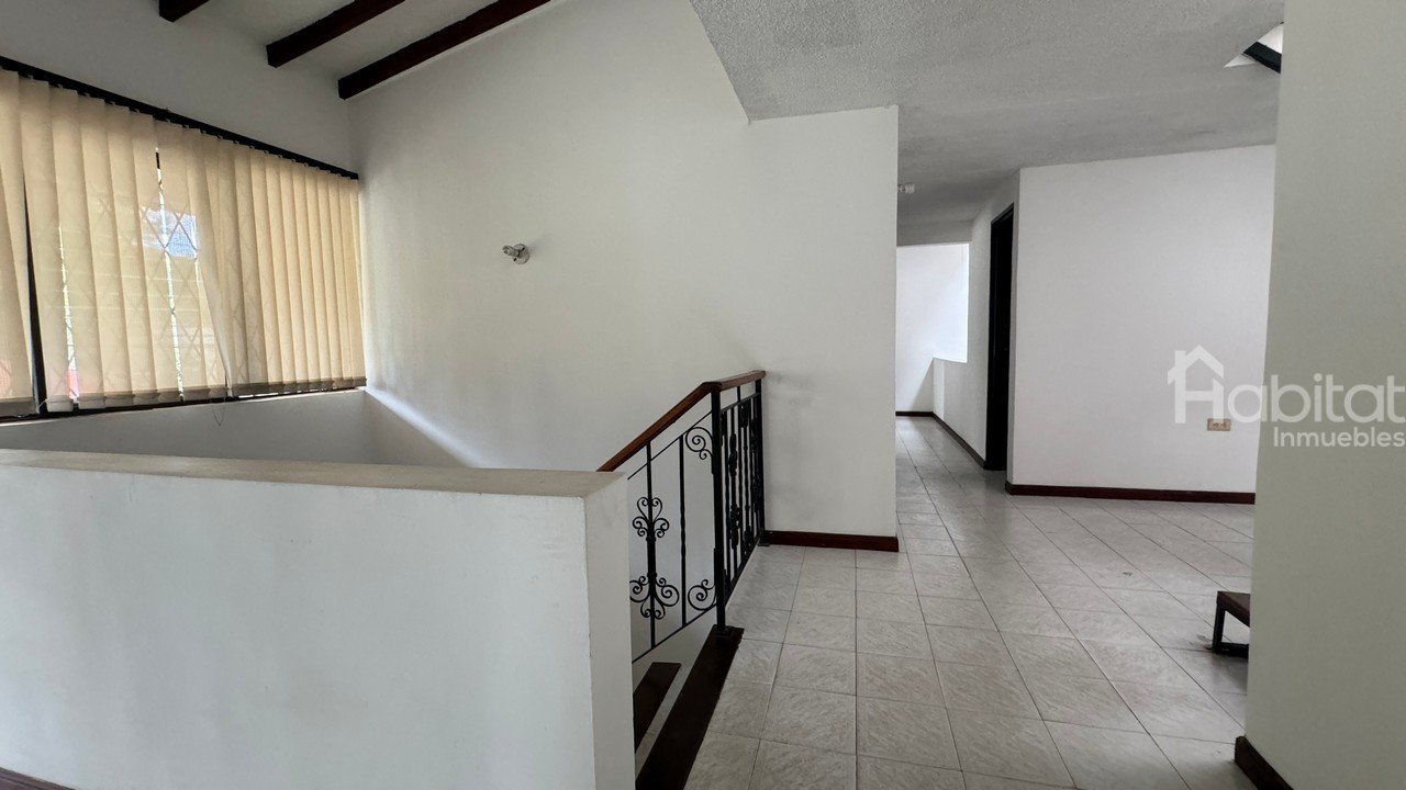 CASA ESQUINERA EN CAMPO BELLO