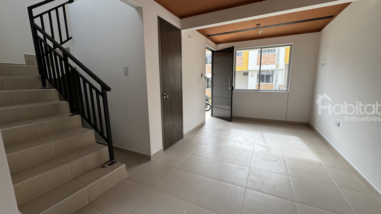 CASA ESQUINERA EN CONJUNTO CERRADO LOS CEREZOS