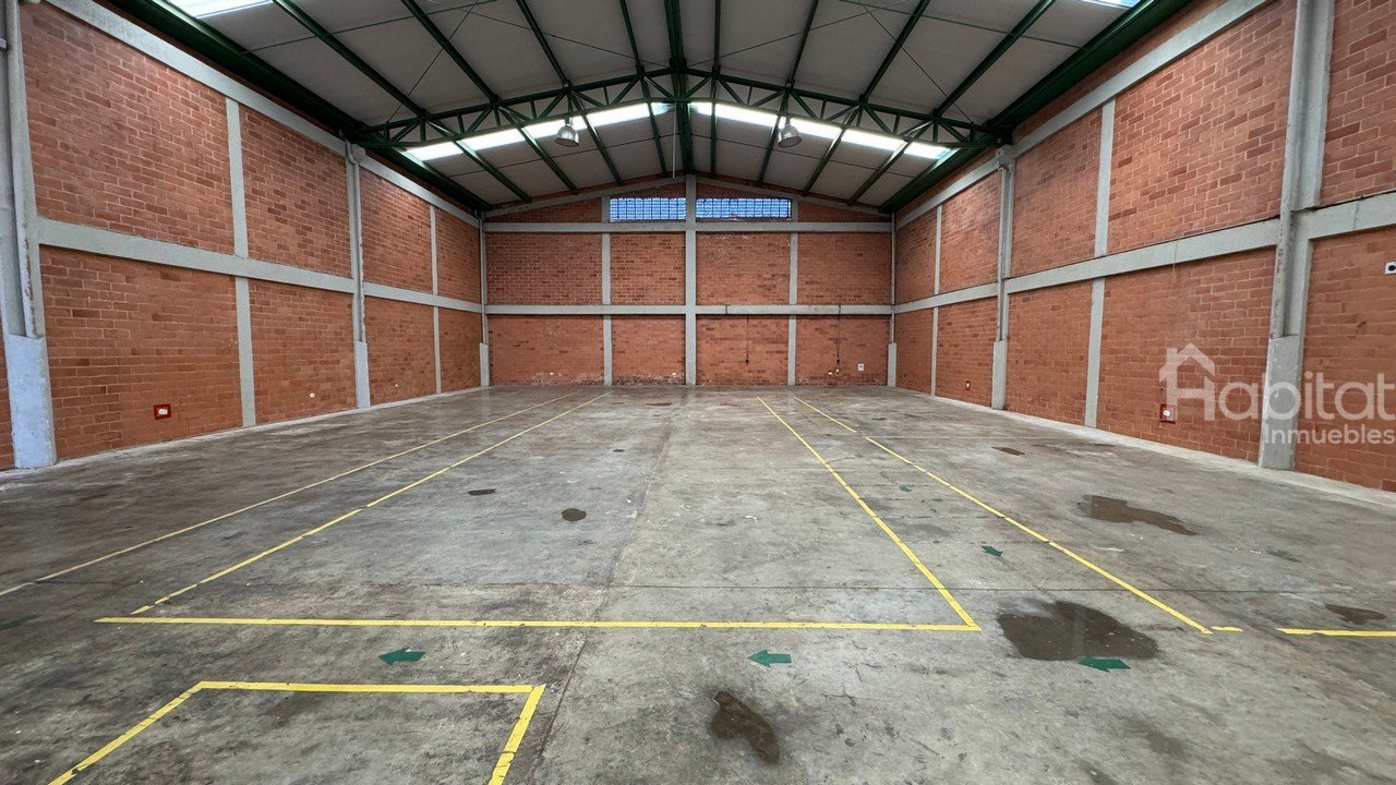 BODEGA PARQUE COMERCIAL LOS PINOS