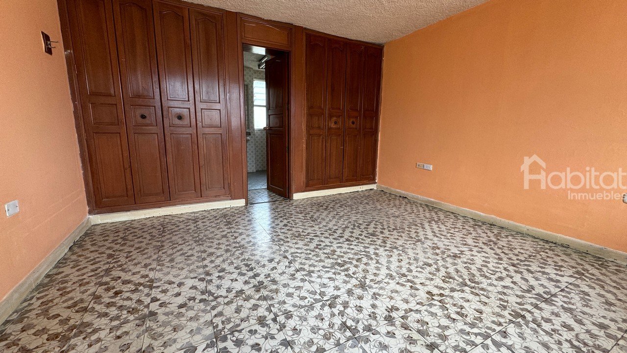 CASA COMERCIAL EN EL RECUERDO