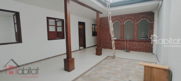 CASA COMERCIAL CON DOS LOCALES